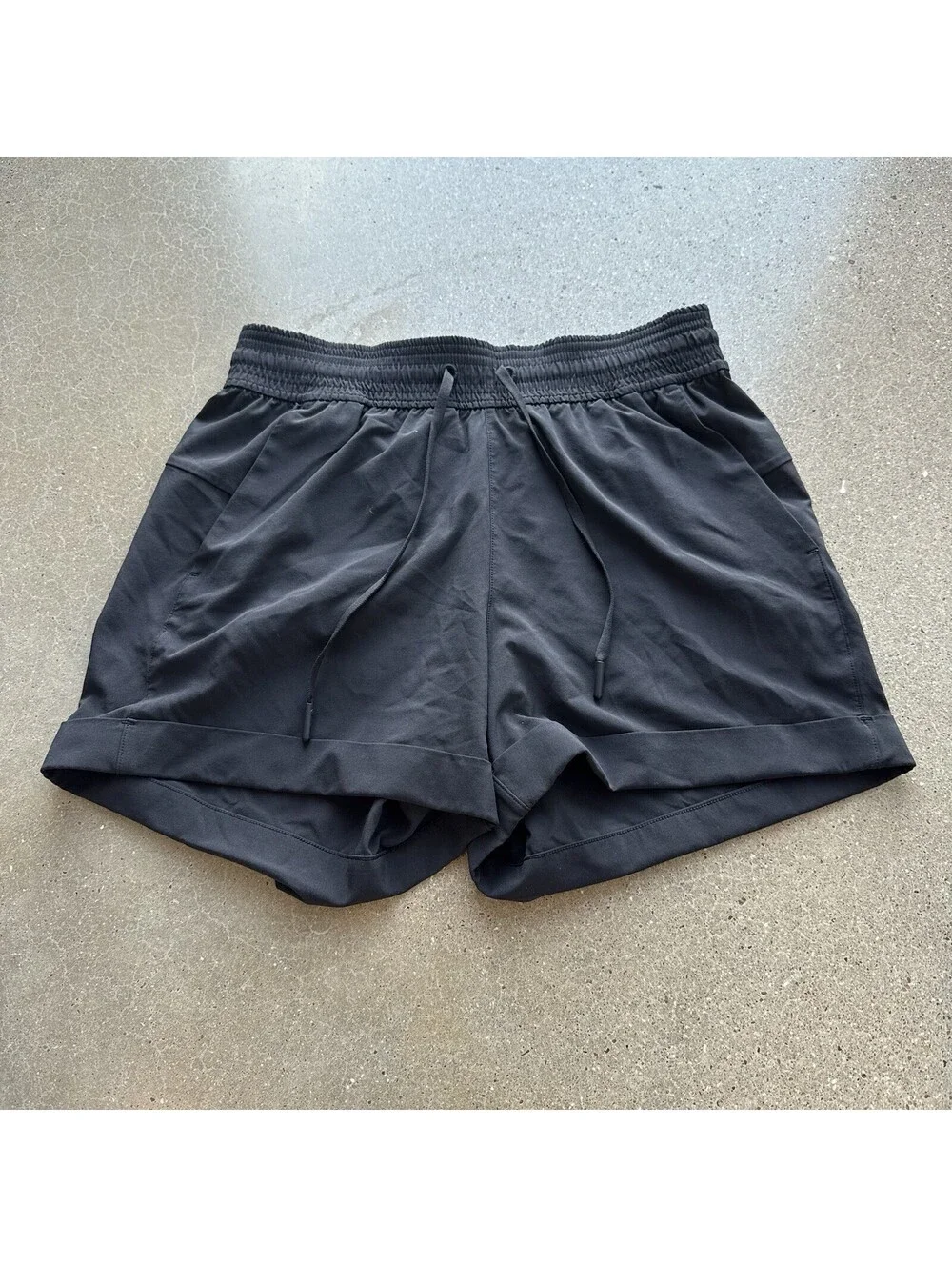 Lululemon Women's Spring Break Away Shorts II Drawstring Black Size 4 Cuffed